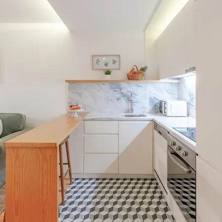 Lovely & Centre Flat With Terrace By Hostwise *